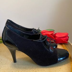 Ann Marino (9M) Lace-up Heels